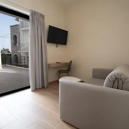 Otel Trinasus